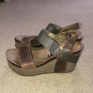 OTBT Bushnell pewter grey wedges sandals